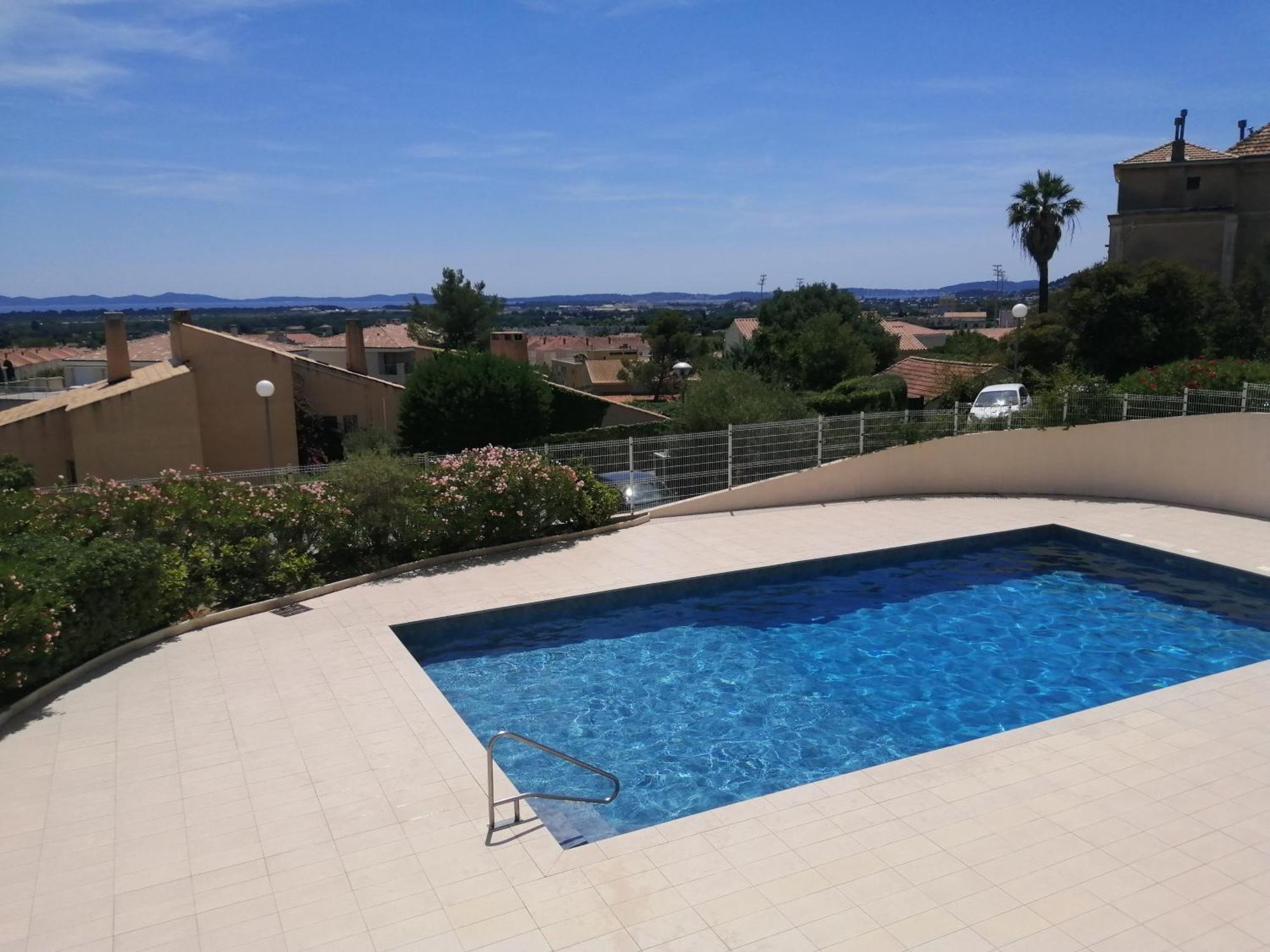 Studio dans résidence avec piscine et tennis Hyères Exterior foto